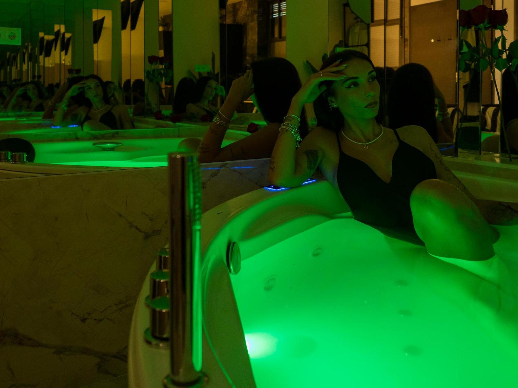 The Juanita Reina's Jacuzzi *